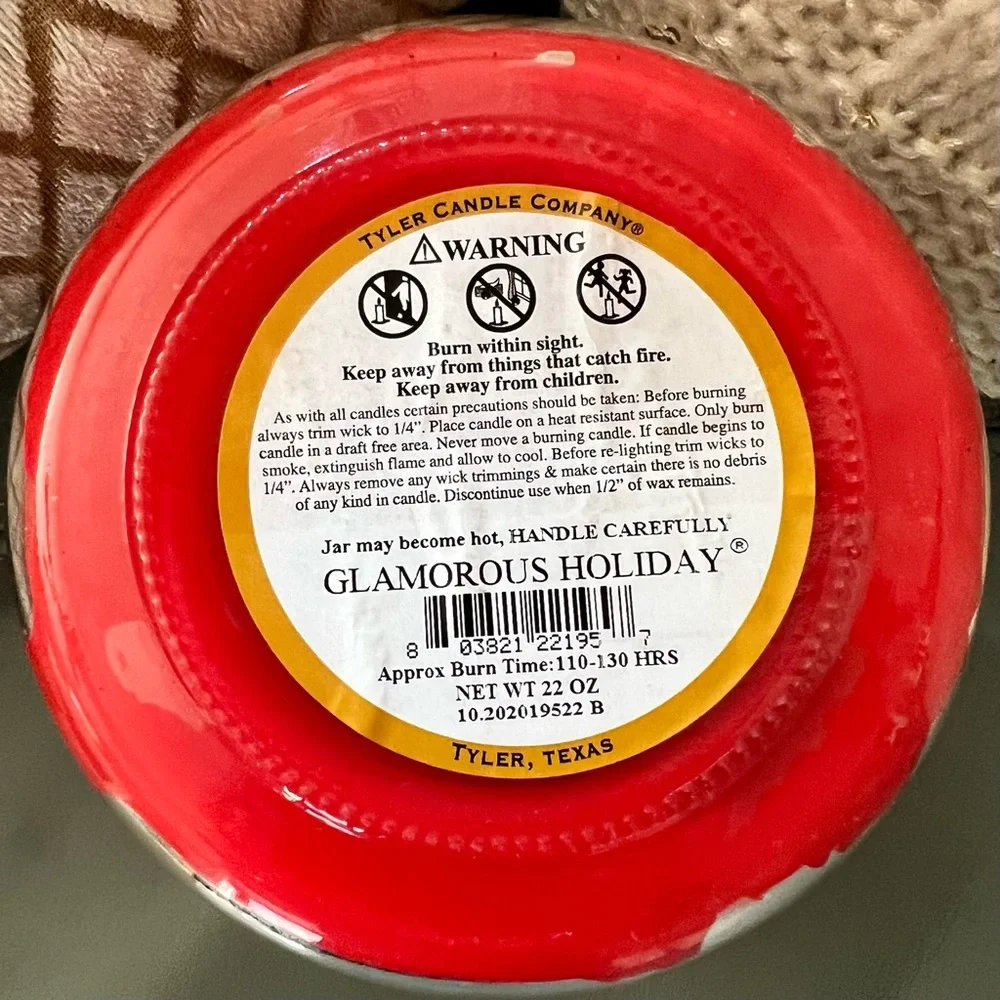 TYLER CANDLE COMPANY Glamorous Christmas 22 oz. BOUGIE PARFUMEE Perfumed Candle - Picture 8 of 11